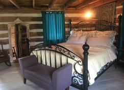 1850 Historic Log Cabin - ווסטמינסטר - חדר שינה