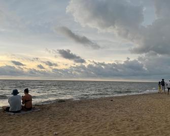 Blissfam Villa & Hostel - Negombo - Praia