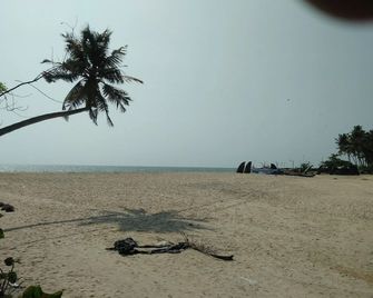 Pozhiyoram Beach Resort - Alappuzha - Playa