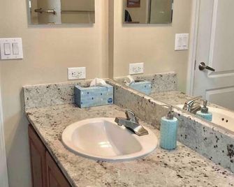 Local View Pet Friendly Boat Parking Close To Antelope Canyon Horseshoebend - Page