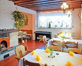 Zentral gegelgene Ferienwohnung mit 2 Schlafzimmern und WLAN - Frauenau - Restaurant