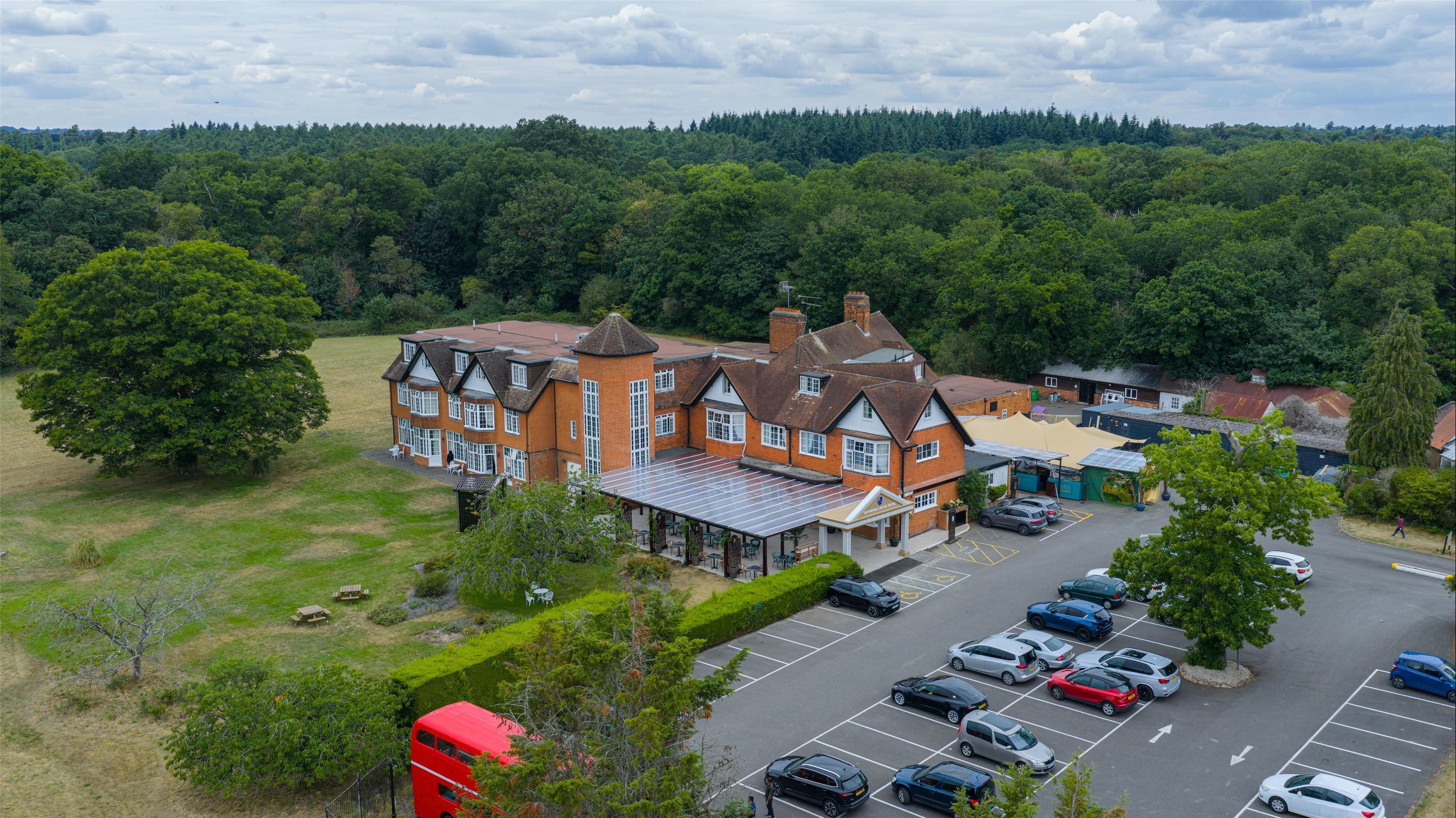 Grovefield House Hotel by Uno -Free Parking - Slough - Gebäude