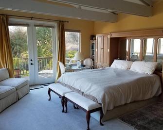 Tiburon . 4BR. 4BA 4000 Sq. Ft. home on pvt. lane close to SF BAY water views - Tiburon - Bedroom