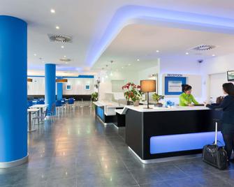 ibis budget Dresden City - Dresden - Front desk