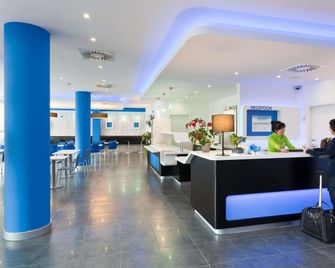 ibis budget Dresden City - Dresden - Front desk