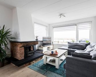 Nice Spacious House Near Amsterdam And Schiphol - Zwanenburg - Living room