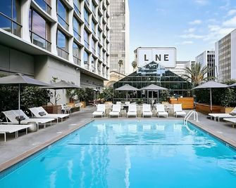 2 Modern Units, Comfortable Getaway, Family Fun in Central LA, Swimming Pool! - Los Angeles - Uima-allas