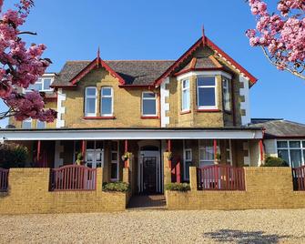 Summerhill Apartments - Shanklin - Building