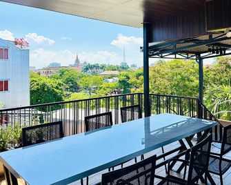 Mochy Homestay - Hue - Balcony