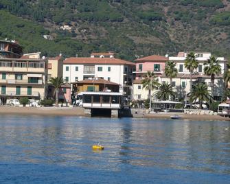 Affittacamere Vista Mare - Porto Azzurro - Edificio