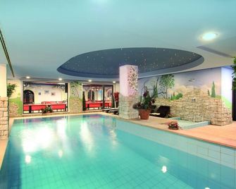 Hotel Rubino Deluxe - קאמפיטלו די פאסה - בריכה