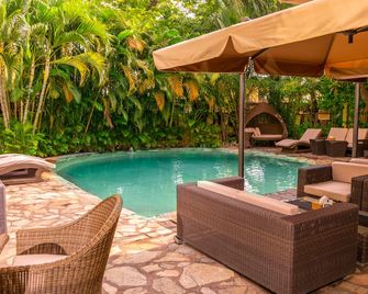 La Villa Boutique Hotel - Άκκρα - Πισίνα