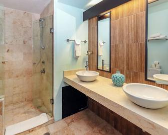 Beachfront Condo, 2 BR - Ocean View at Corto Maltes - Playa del Carmen - Bathroom