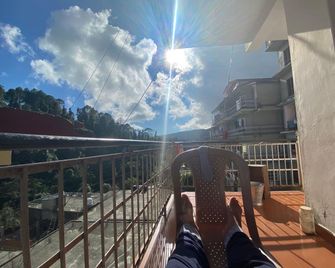 Happy Stay Home Stay - Dalhousie - Balcony
