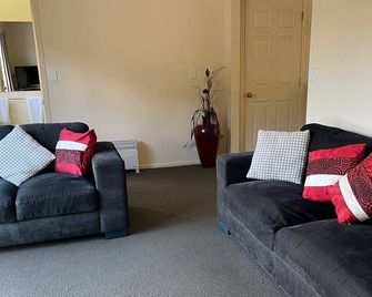 Caves Motor Inn - Te Kuiti - Living room