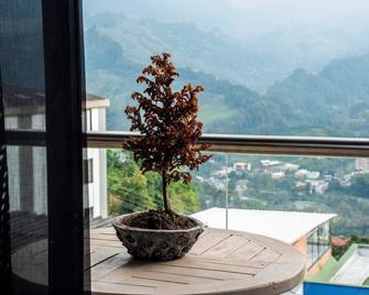The Coffee Club Apartahotel - Manizales - Balcony