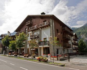 Residence Le Grand Chalet - Courmayeur - Edificio