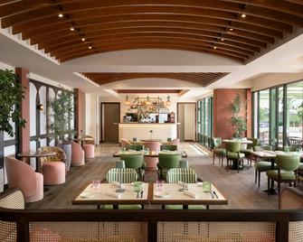 فيّا إرميلينا سينا، إيه تريبوت بورتفوليو هوتل - سينا - مطعم