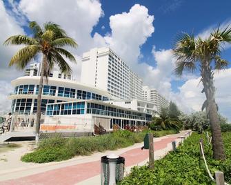 Castle 1120 Bayview Studio, Beach access, Pool, Tennis, Free parking - Miami Beach - Budynek