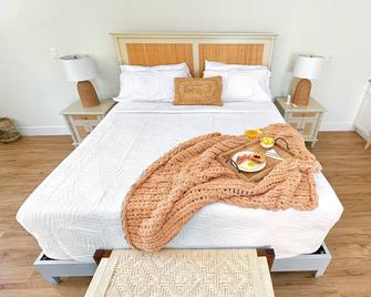 Bimini Nest Cozy Studio, Steps from the Beach - Bailey Town - Chambre