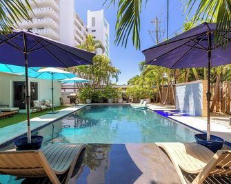 150 Steps to the Ocean! Salt water pool! - Fort Lauderdale - Pool