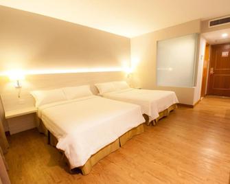 Hotel Malaysia - George Town - Bedroom