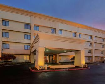 La Quinta Inn & Suites by Wyndham Springdale - Springdale - Bygning