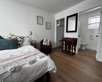 Studio with kitchenette in downtown Carleton Place. - Carleton Place - Schlafzimmer