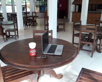 Sea View Beach Hotel - Nilaveli - Restaurante