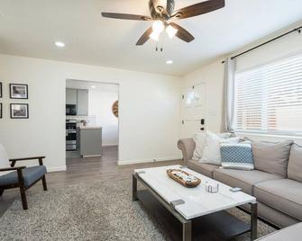 Sandy Feet Retreat - Grover Beach - Living room