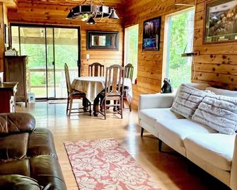 The Forest Retreat - Forks - Living room