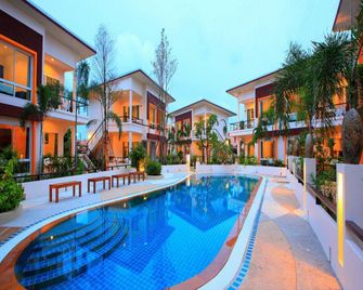 ذي ون كوزي فاكيشن ريزيدانس - Chalong - حوض السباحة