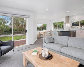 Lakeside Haven - Taupo Holiday Home - Taupo - Σαλόνι