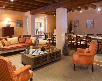 Logis hôtel et restaurant La Bastide Cabezac - Bize Minervois - Лоббі