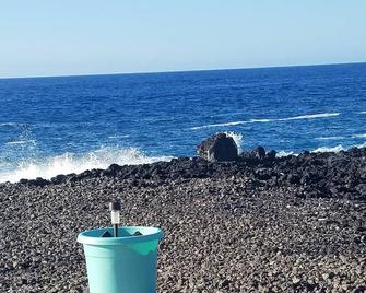 Absolute Ocean Front Home at Sea Level Hale Hokulani \'House of the Heavenly Star - Captain Cook - Beach