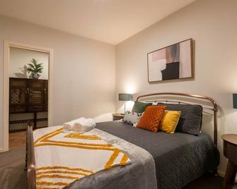 Eastside apartment - Charlestown