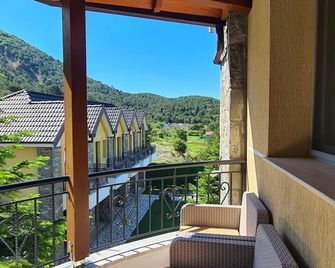 Sofra E Shpatit - Elbasan - Balkon