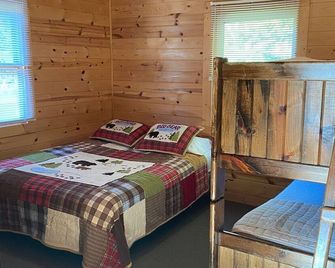 2 bedroom cabin in the heart of Voyageurs National Park on Lake Kabetogama. - Kabetogama - Bedroom