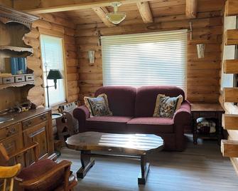 'Dam Right' Off-Grid / Solar Powered Log Cabin With Direct Trail Access - Pittsburg - Sala de estar