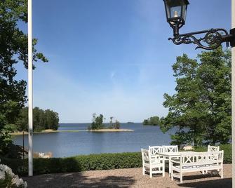 Large summer house directly by the Hjälmaren Sea - Örebro - Binnenhof