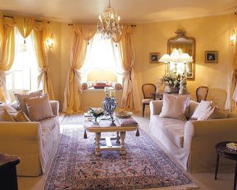 Luxury Lakeside Castle, Onsite Pool, Tennis & Golf, 100 + Acre Park, Weddings - Le Lion-d'Angers - Salon