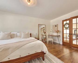 Sunset Lakehouse Retreat - Перт - Спальня