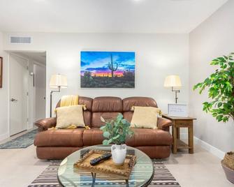 Washington Chandler - Chandler - Living room