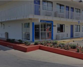 Motel 6 Austin North - Austin - Rakennus