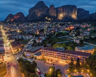 Divani Meteora Hotel - Kalabaka - Outdoor view