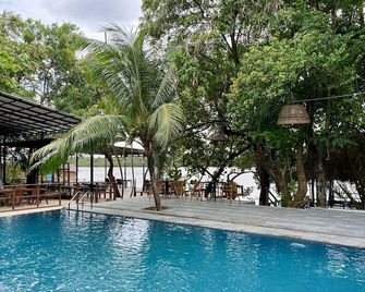 River Nest Hostel - Kampot - Pool