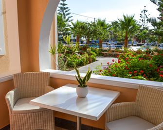 Castro Hotel - Kamari - Balcón