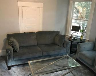 1bedroom cottage apartment across from Lake Eola Downtown - Orlando - Living room