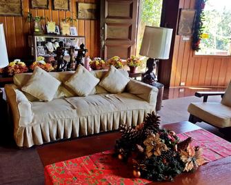 Mountain Lodge Hotel and Restaurant - Baguio