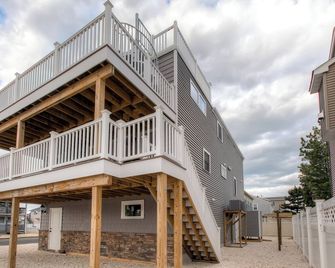 Recently Renovated LBI Apt w/ Deck on Beach Block! - Long Beach - Edificio